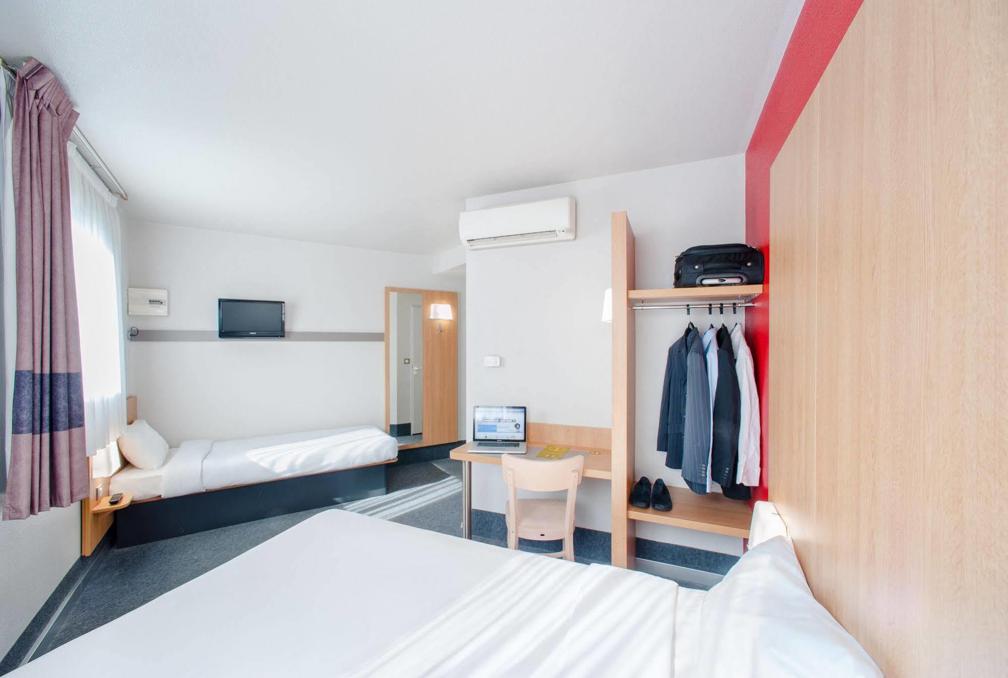 B&B Hotel Cholet Sud Bagian luar foto